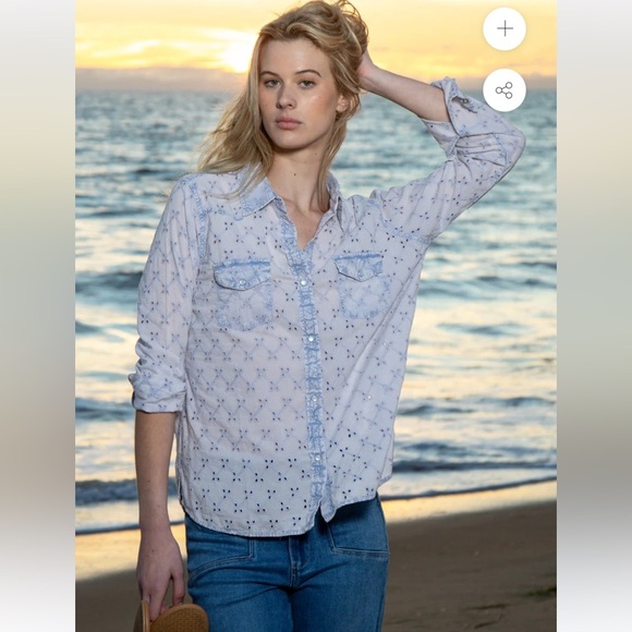 Dylan women’s Jessie Blouse size M light washed blue snap buttons front pockets - Picture 1 of 10